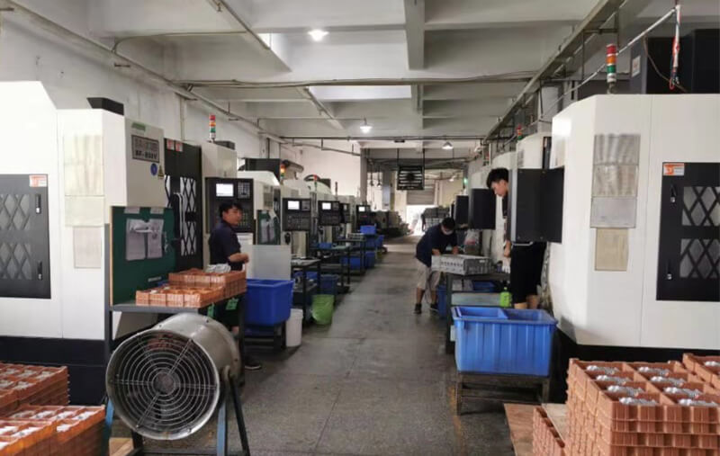 CNC課：CNC加工中心及5軸加工中心共236臺。