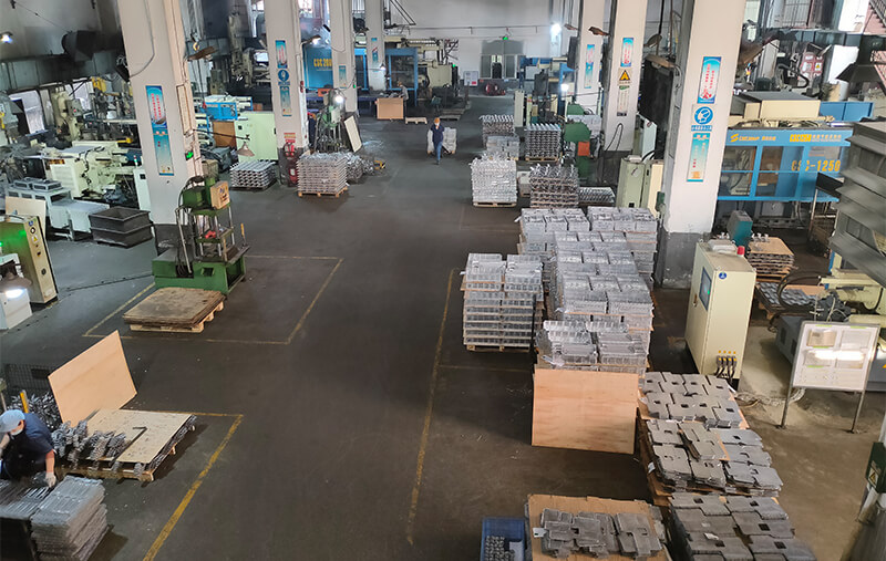 壓鑄課：噸位從280~4000T壓鑄機，共53臺。